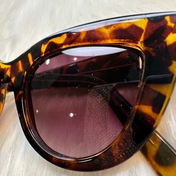 Quay Tortoise Shell Cat Eye Sunglasses - Picture 3 of 8